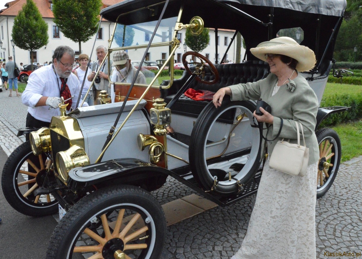 Klassikauto's tweet image. Fajne zestawienie -&amp;gt; wybór naszej redakcyjnej koleżanki.
Zobaczcie!
Szczegóły: klassikauto.pl/5-moich-retro-…

#retroauto #oldtimer #klassikauto #automobile #motoryzacja #historia #ciekawostki #samochody #retrocars