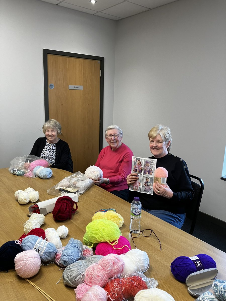 lisa_toner23's tweet photo. Thanks to these lovely ladies for coming along to our first Knitting &amp; A Natter group🧶@ClydePrimary no knitting today but plenty nattering as we planned what we are going to knit in the coming weeks. Looking forward to our next session and hopefully some new faces can join us 😁 https://t.co/hiJqlQXzo5