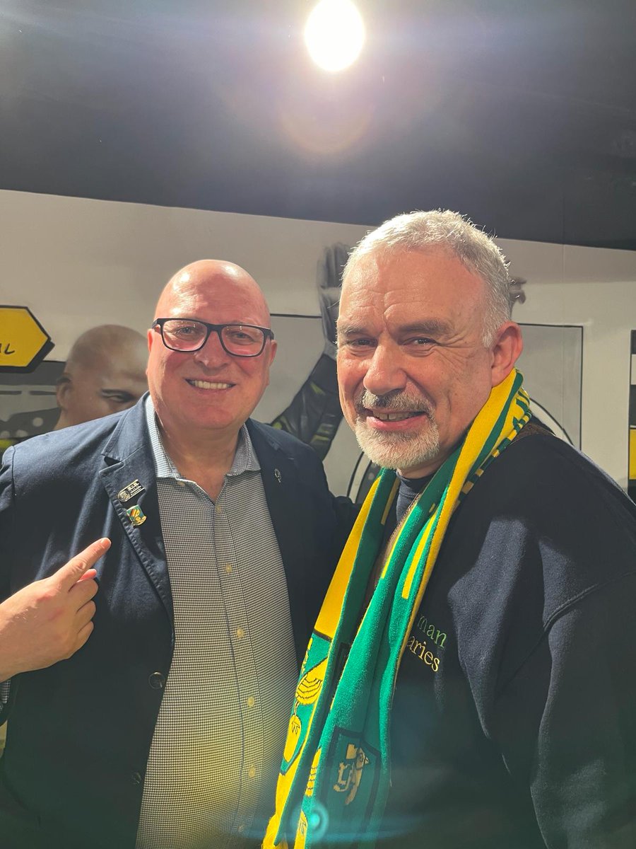 A great start to our weekend in Norwich! Welcome <a href="/MrGunny1963/">Bryan James Gunn</a> as an honorary member🙂 Looking forward to our time in the fine city 💛💚 #otbc #ncfc