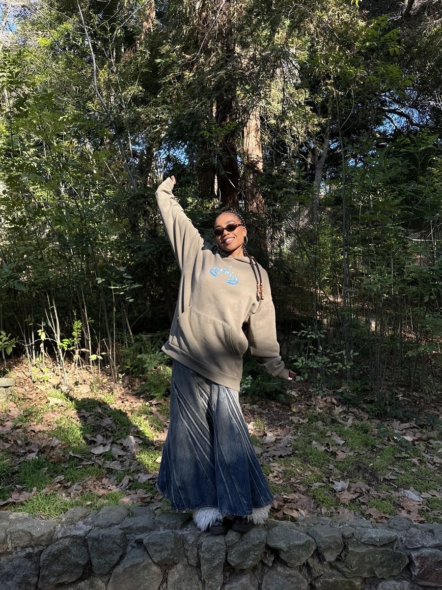 whoisumi tweet picture