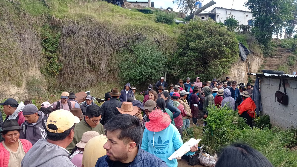 IntiYumbayT's tweet photo. El trabajo en conjunto es fundamental para llevar a cabo acciones en beneficio de nuestras fuentes hídricas. La construcción del #BioCorredor en San Juan de Llullundongo en conjunto con la @PREFECTURABOLIV #CARE es una muestra de ello.
#GuarandaEsVida
#Agua https://t.co/S3wnEFm3qM