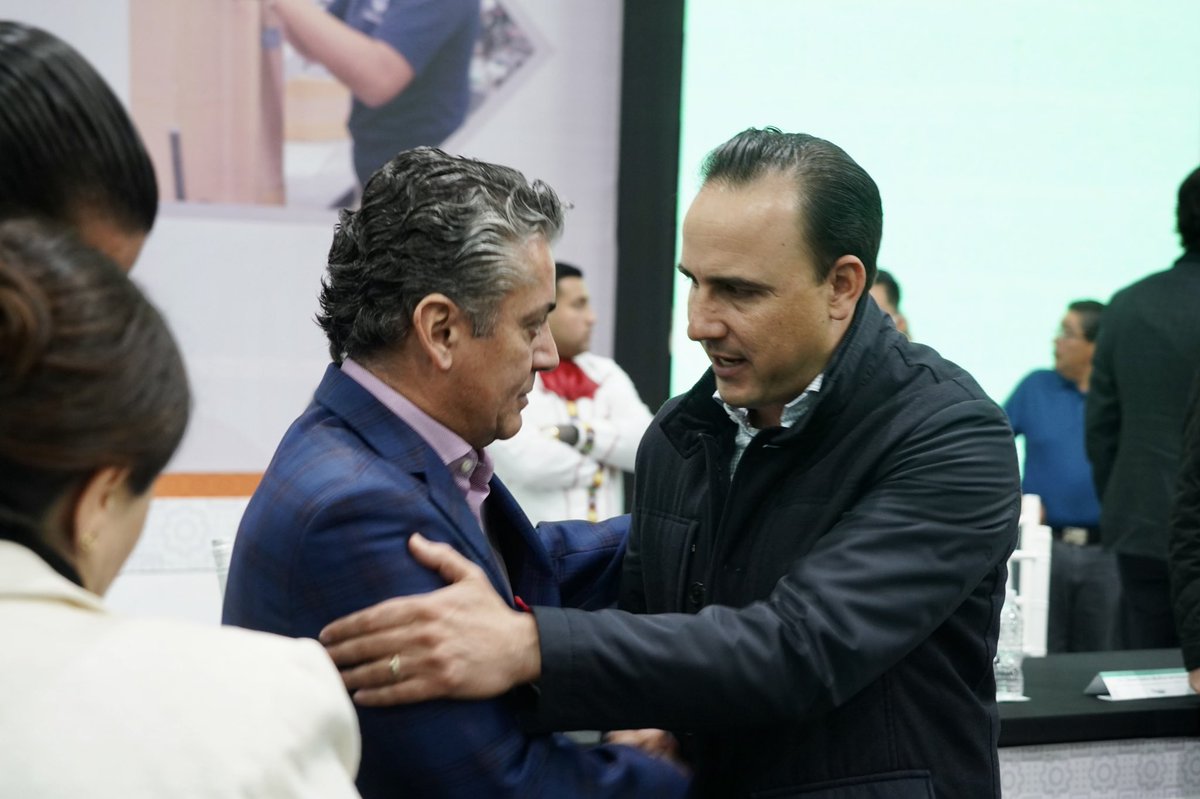 PJCoah's tweet photo. Firma Magistrado Presidente @MiguelMery, a invitación del Gobernador @manolojim, junto a la Diputada @LuzMorales, Presidenta de la Junta de Gobierno del @CongresodeCoah, y distintas organizaciones del sector público y privado el “Pacto Coahuila 2024”. (1/2) https://t.co/2U58UwFEaN