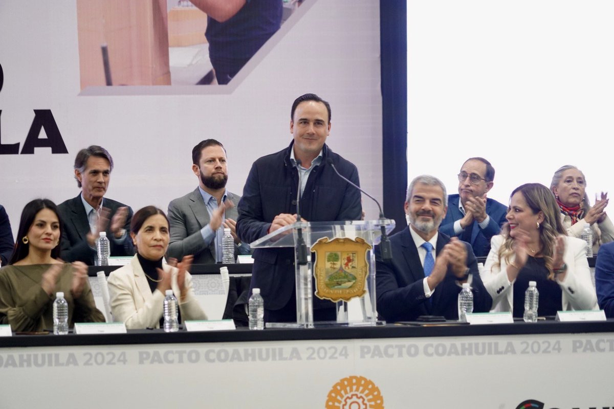 PJCoah's tweet photo. Firma Magistrado Presidente @MiguelMery, a invitación del Gobernador @manolojim, junto a la Diputada @LuzMorales, Presidenta de la Junta de Gobierno del @CongresodeCoah, y distintas organizaciones del sector público y privado el “Pacto Coahuila 2024”. (1/2) https://t.co/2U58UwFEaN