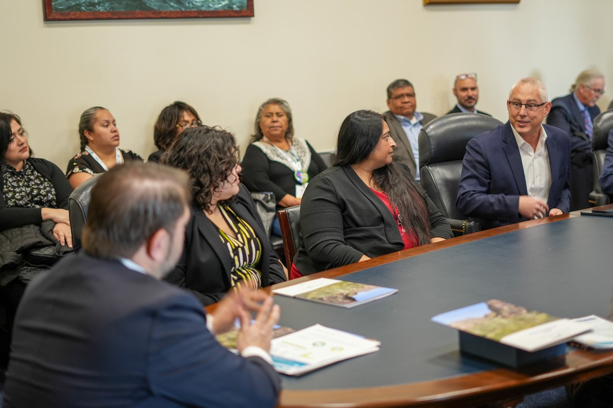 AZAllianceCHCs's tweet photo. On Wednesday, our Community Health Centers met with @RepRubenGallego in DC and presented him with @NACHC's 2024 Distinguished Health Center Advocate Award. Representative Gallego, we are thankful for your time and support! #ValueCHCs #PIForum24 https://t.co/WkfpJ99Xq8