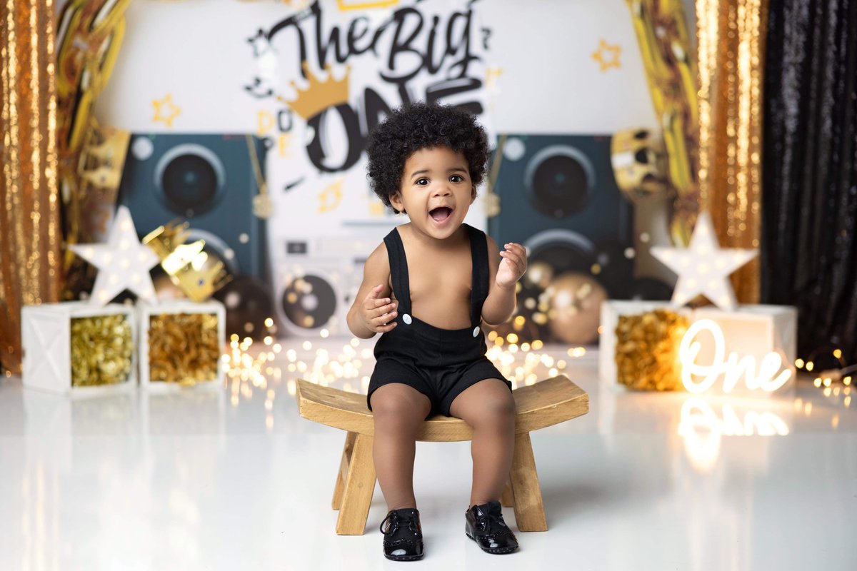 JordanHMichael's tweet photo. Wishing a Happy Birthday to my baby boy Khylen Michael Jordan! He turned 1 today. Y’all wish him a Happy Birthday & #ClapForHim 💙🎂🥳🎉 That year flew by quick. He’s been a joy & a blessing to the family, putting a smile on our face everyday. 💙💙 📸: @tangerinephotos https://t.co/4ldI5ZCxK2