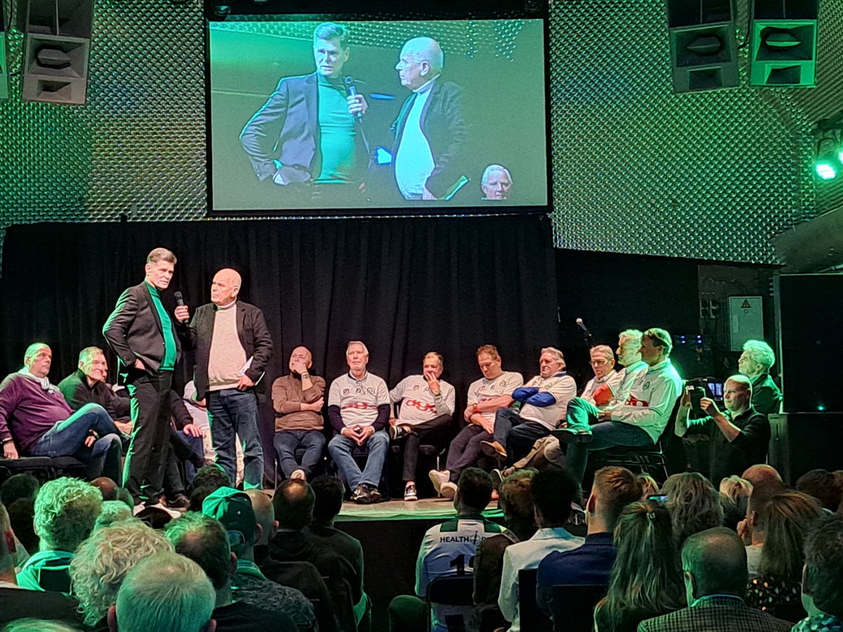 GregorioSchilt's tweet photo. Reünie FC Groningen-Atletico Madrid. Fantastisch! En Pé en Rinus met Z-Side #fcgroningen https://t.co/UIfLXtyBRb