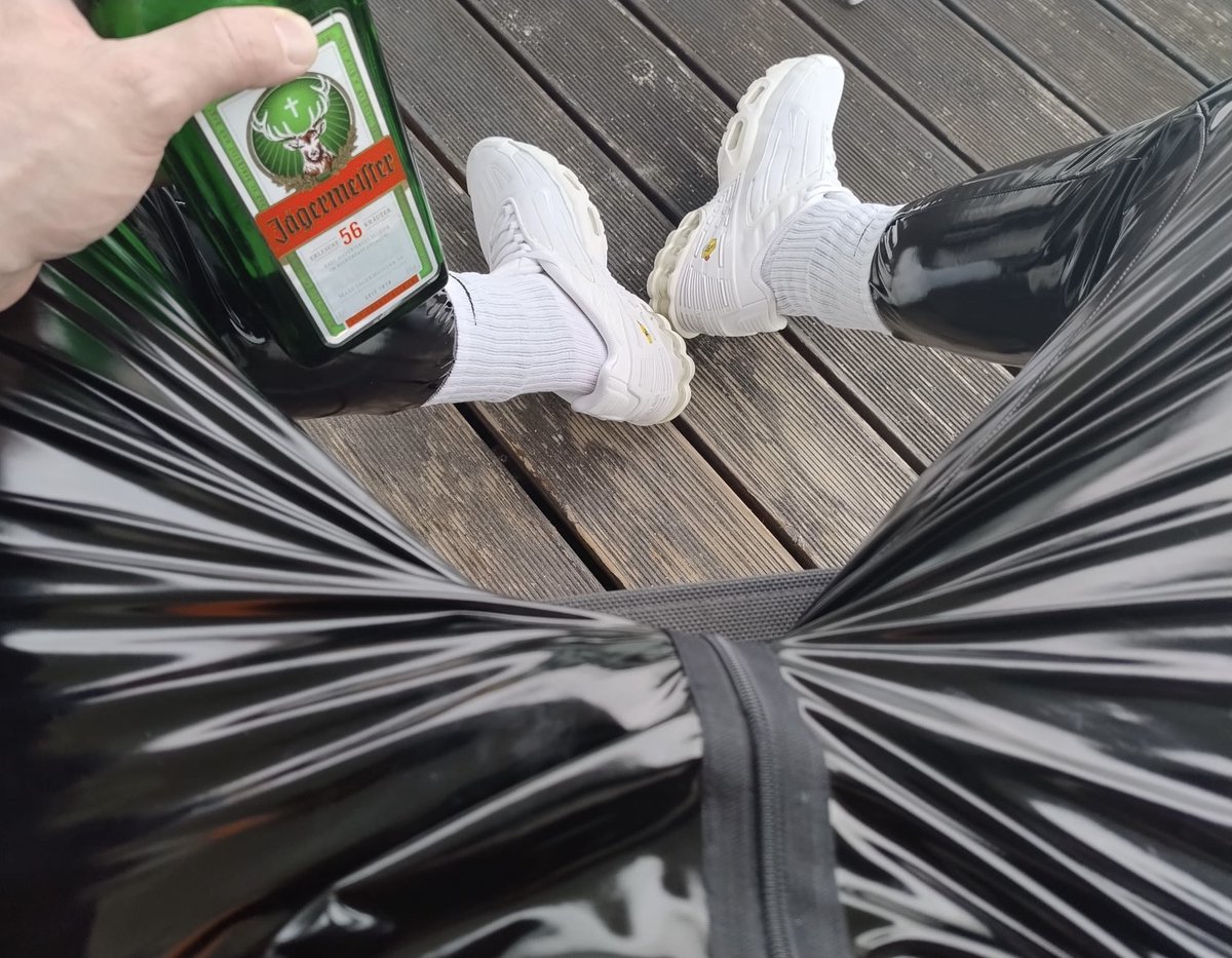 🚨RT GAME🚨

Powered by Jäegermeister ! 
He tried to run away, but I said one RT is obligatory. Let’s demolish this Jäger piggy bank 🐽 #jeagitime

1/1/1 1 comment max 15 minutes