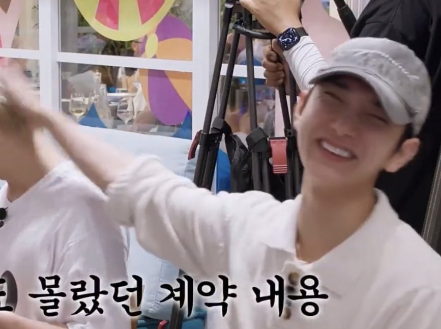 shujithinker's tweet photo. maybe it was fate that nana tour took place when joshua really needed it. seeing him take a breather to enjoy italy and smiling alot despite certain circumstances is enough to make joshushushus happy ☺️

forever grateful to nana tour for giving us happy shua ❤️ #조슈아 https://t.co/AEOM9fj1qO