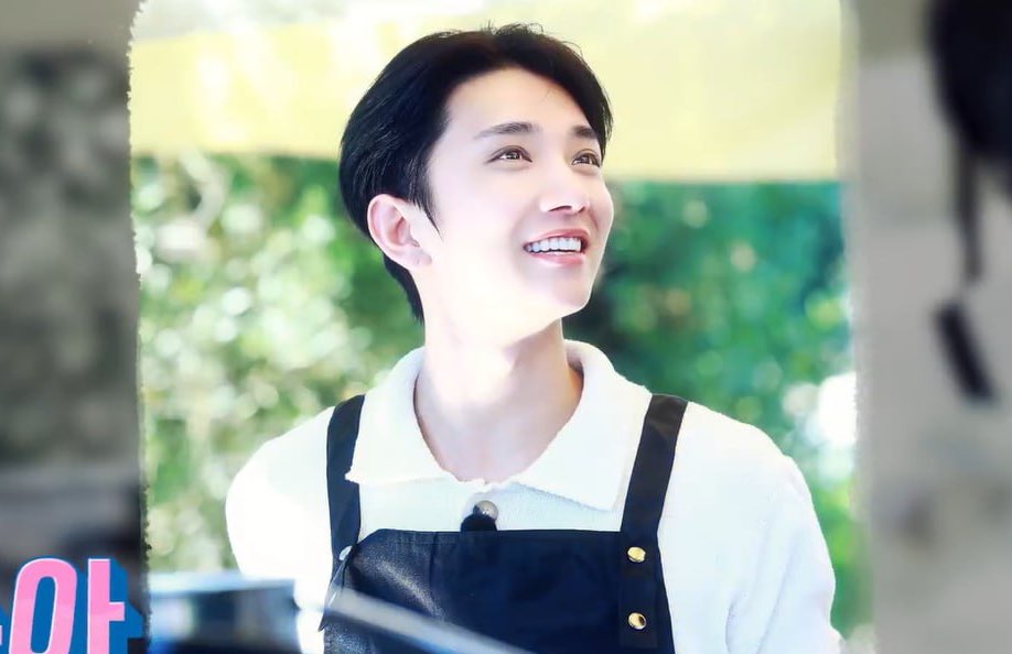 shujithinker's tweet photo. maybe it was fate that nana tour took place when joshua really needed it. seeing him take a breather to enjoy italy and smiling alot despite certain circumstances is enough to make joshushushus happy ☺️

forever grateful to nana tour for giving us happy shua ❤️ #조슈아 https://t.co/AEOM9fj1qO