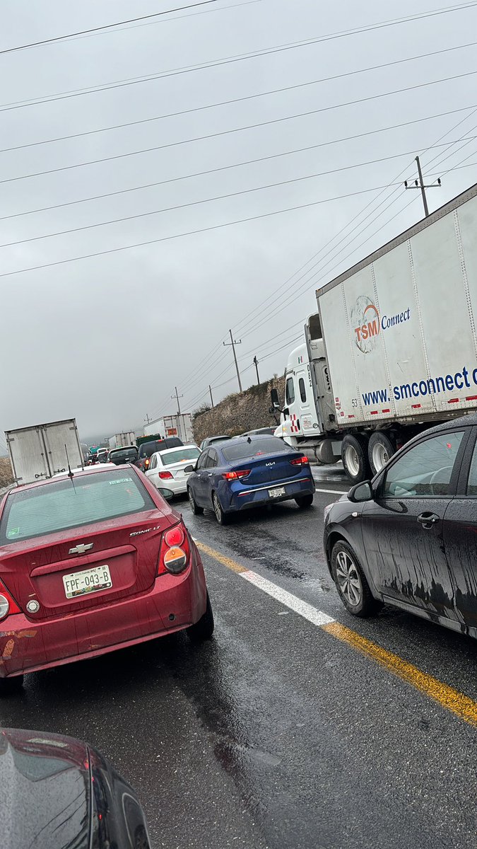Marco_Yanezz's tweet photo. @autopistasalmty  tráfico completamente parado , informar incidente o rutas alternas hacía Monterrey https://t.co/34ZPlTgFib