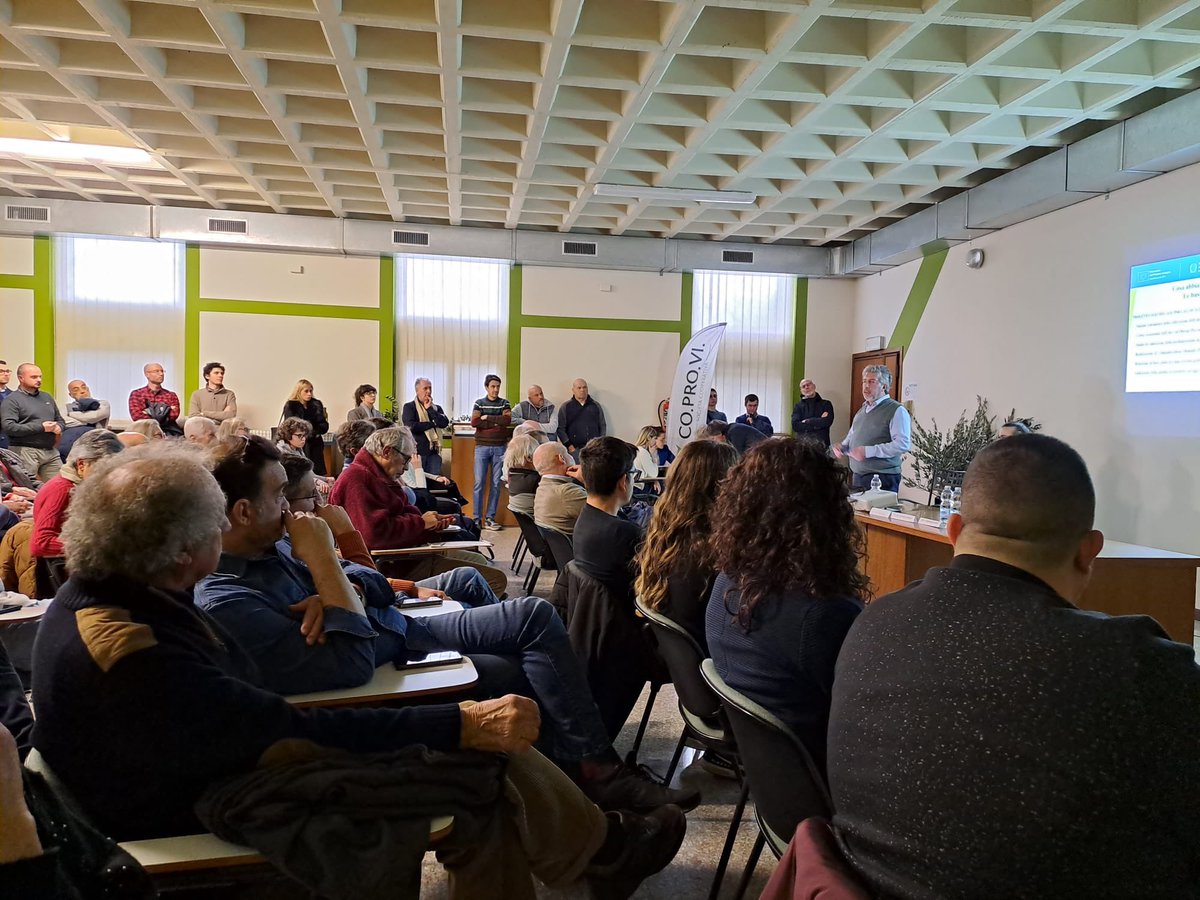 #Spoke6 #BandiACascata 

Grande successo di partecipanti all’evento “OLIOP. Prospettive per una filiera produttiva di frontiera dell'Olivo in #Oltrepò Pavese” alla Co.pro.vi a Casteggio! 

#agroindustriaprimaria #agroalimentare #innovazione #sostenibilità