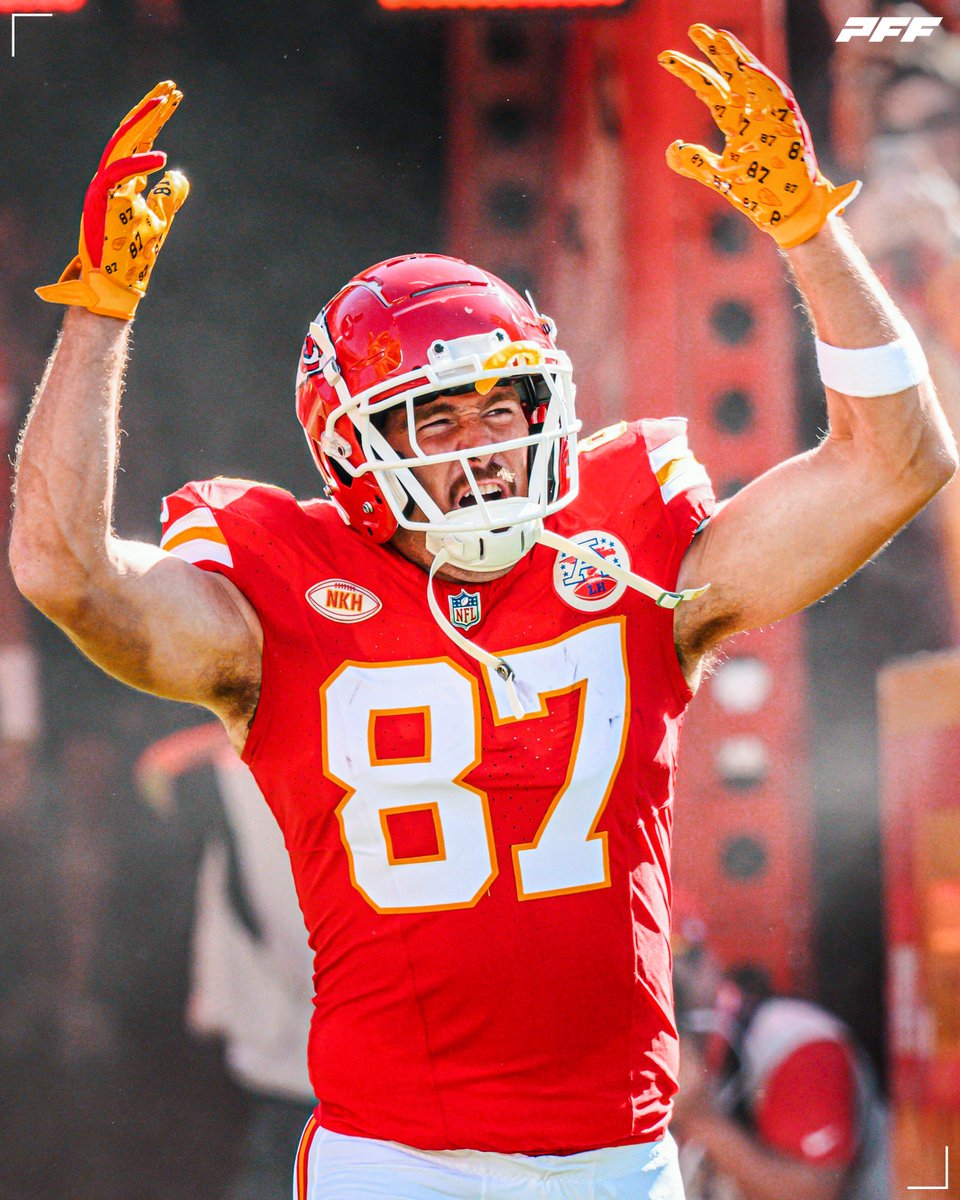 PFF_Fantasy's tweet image. Most receptions of 20+ yards in the playoffs over the last two seasons: 

🥇 Travis Kelce - 7
🥇 George Kittle - 7