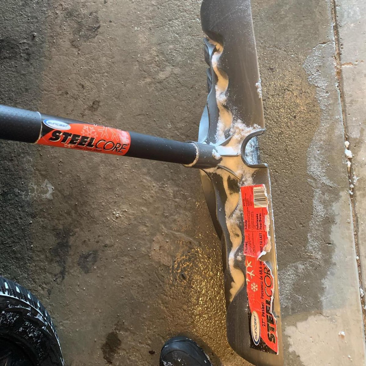 RyanAshhomes's tweet photo. The Suncast Steelcore 27” Pusher has seen better days but it got the job done again!!  🤔with that done anybody thinking about moving to warmer weather?!?  ☎️517-861-6693 or 📧 coachash@bunnwarren.com  Lets see what’s your home is worth !!  ☃️or 🌞 https://t.co/LEHZuYZd8W