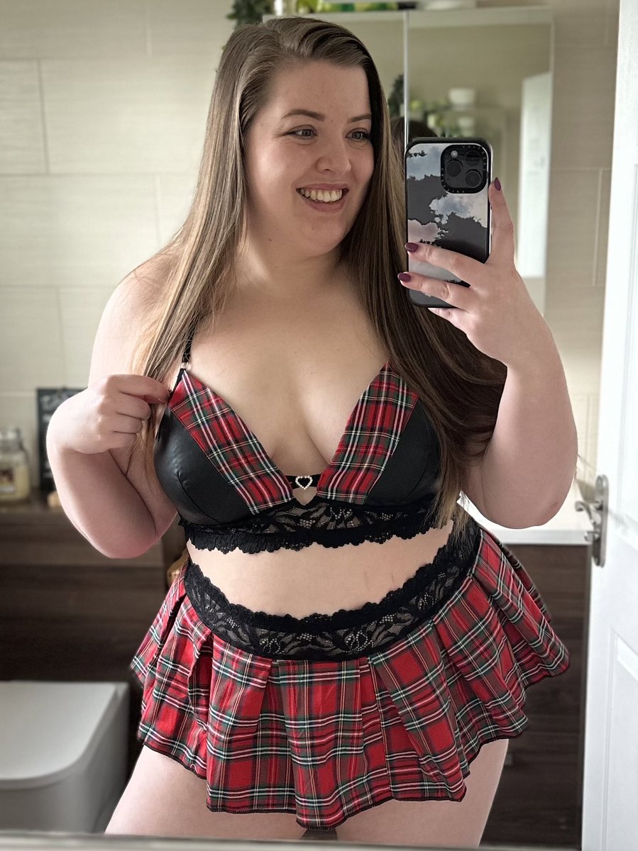 Amber_hunbun's tweet photo. Feeling sexy, what do you think? 😈 https://t.co/n7sXWYGzpw