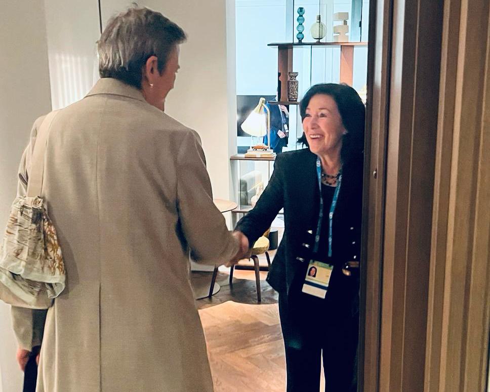 Free, fast & fluid. That’s how #cloud interoperability must be. W/Safra Catz @Oracle, we discussed cloud switching under the #DataAct, security & sovereignty for sensitive data + innovation coming from competition. Grateful for @Oracle’s efforts in making this the case in 🇪🇺