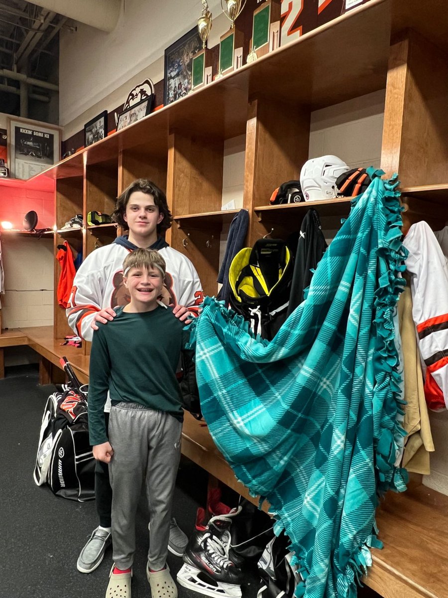 paduafranciscan's tweet photo. Padua Hockey player Marcus Kane ’25 led a service project making blankets with the members of the youth team he coaches. The blankets were given to Blessing House, a children’s crisis care center that provides residential care for children whose parents or caregivers are facing a crisis or emergency that might put their children at risk of abuse or neglect. Kane said that he has been doing this project since he was a kid and wanted to share the experience with his team. #PaduaBruins #PaduaHockey #MakeADifference  #BruinsGiveBack