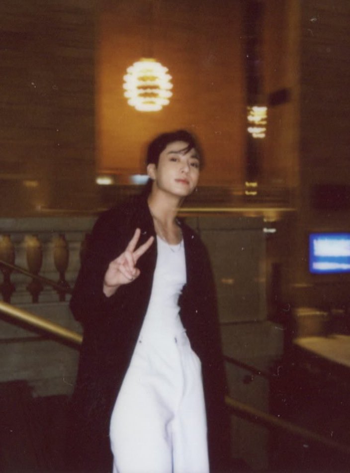 JJK_GUIDE's tweet photo. 📸 JUNGKOOK’s POLAROID PHOTOS (2/2)

JEON JUNGKOOK X CALVIN KLEIN
#JUNGKOOKxCALVINKLEIN  #JungkookForCalvinKlein
#JUNGKOOK #정국 https://t.co/up9octgKl1