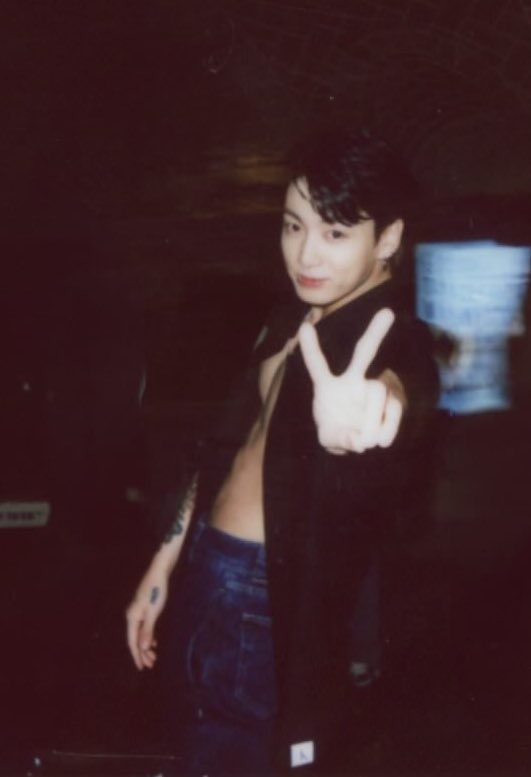 JJK_GUIDE's tweet photo. 📸 JUNGKOOK’s POLAROID PHOTOS (2/2)

JEON JUNGKOOK X CALVIN KLEIN
#JUNGKOOKxCALVINKLEIN  #JungkookForCalvinKlein
#JUNGKOOK #정국 https://t.co/up9octgKl1