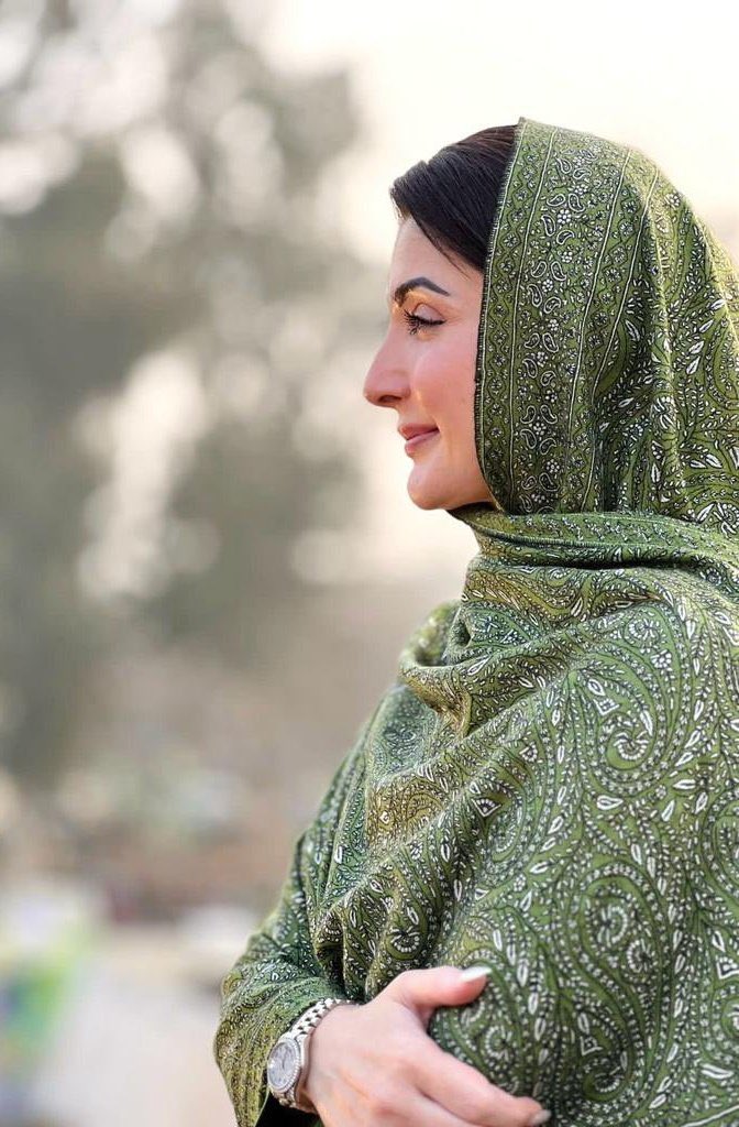 ReshamSaleem3's tweet photo. پلیز مجھے آپ نے اپنی تقریب حلف برداری میں ضرور بلانا ہے۔ 
اس لیے کہ اس دن میری دلی خواہش پوری ہو رہی ہو گی!!!🫣😍
@MaryamNSharif https://t.co/k41OOY8jDL