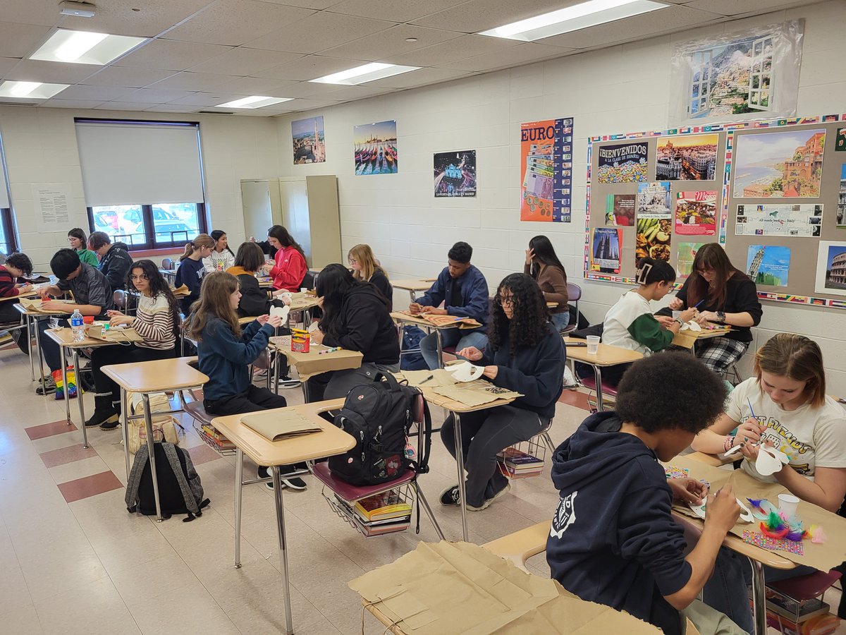 Our French, Italian and Spanish Clubs had a Carneval/Carnevale/Mardi Gras mask making activity on Thursday after school! Over 25 French, Italian, and Spanish students from all levels participated, and we discussed traditions associated with the holiday as well!