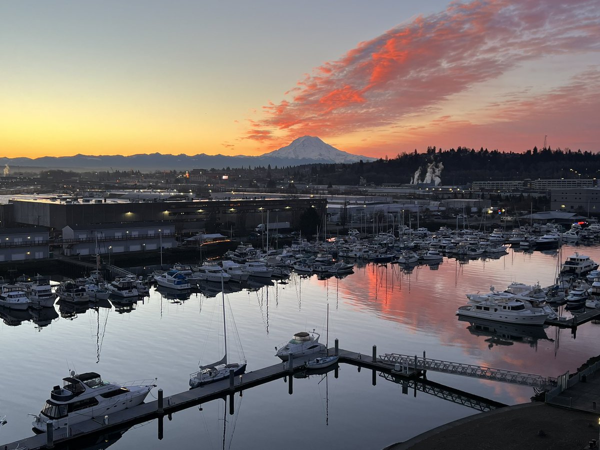 Spectacular sunrise over the Thea Foss Waterway in Downtown Tacoma this morning. @MtRainierWatch @visitmtrainier #wawx #pugetsound #tacoma #downtowntacoma #mtrainier #sunrise