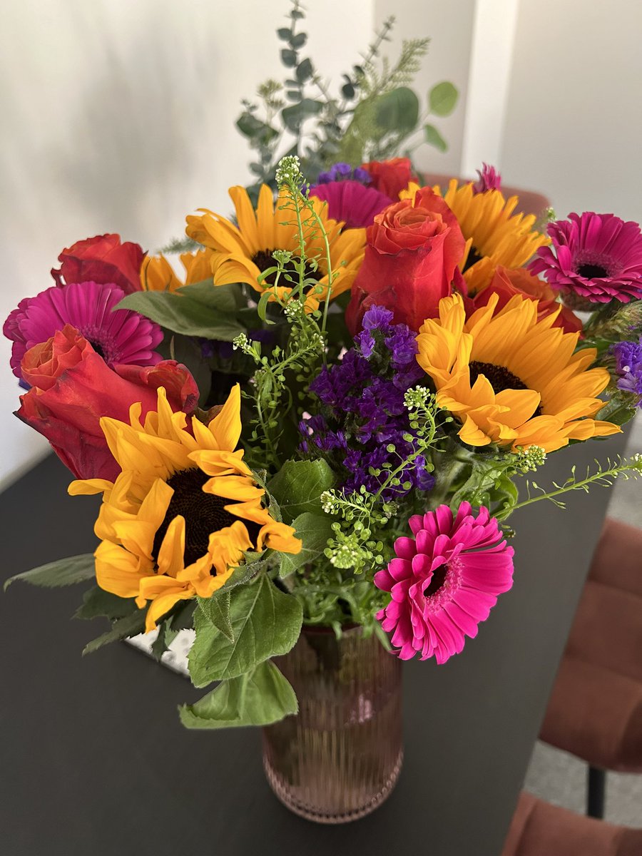 MissJRead's tweet image. What have I learned over the last two weeks of illness, resulting in shingles at the age of 27? Slow down, relax and put yourself first - you are always replaceable at work but never at home 🩷shoutout to my bestie for the best flowers @MissSudworth 🩷🥰