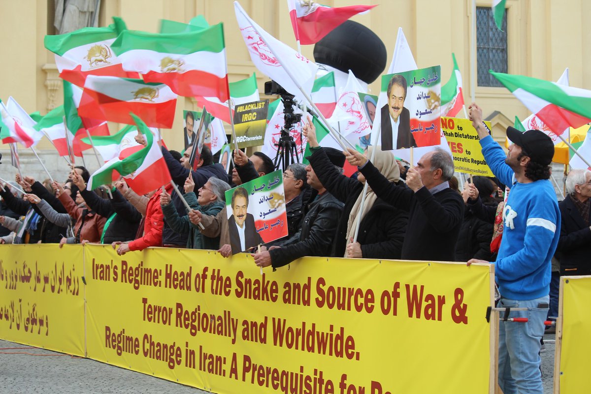 JavadDabiran's tweet photo. #Muenchen Demonstration des Nationalen Widerstandsrates #Iran nahe der #MSC2024 #IRGCterrorists #IStandWithMaryamRajavi https://t.co/iD7bvT7tCv