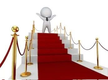 люсьян(чел из моего класса) идет говорить на весь класс и двум незнакомым женщинам что он любит маму маэля(своего лучшего друга) не уточняя что он ее любит как свою учительницу начальной школы