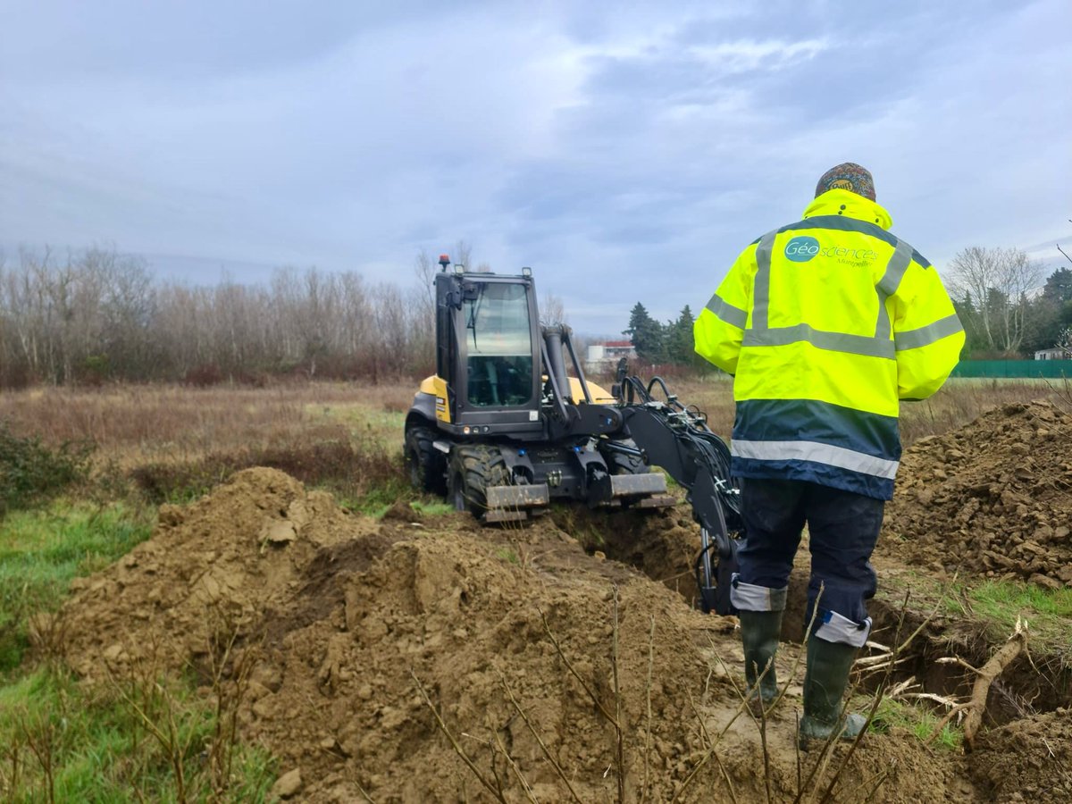 GeoMontp's tweet photo. [Sur le terrain] Camille Thomasset et Nicolas Cathelin  sur la faille de Marsanne (projet @CNRS_INSU FREMTEIL) dans le cadre de leurs thèses encadrées par J.-F. Ritz (de dos). #morphotectonique #paléosismologie 
© N Cathelin &amp; J-F Ritz
@CNRS @umontpellier @EDFofficiel @IRSNFrance https://t.co/ZQvtfm1bvK
