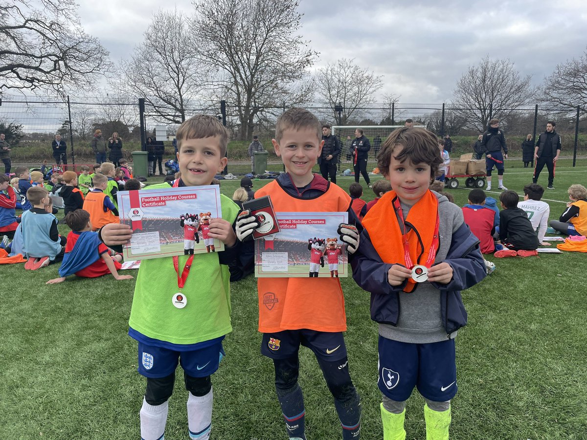 FOOTBALL HOLIDAY COURSES 

Thank you to everyone who attended our courses this week across venues in Greenwich, Bexley and Kent 

Well done to our award winners at #CAFC training ground 👇

#CACTFSD ⚽️🔴⚪️@CAFCTrust