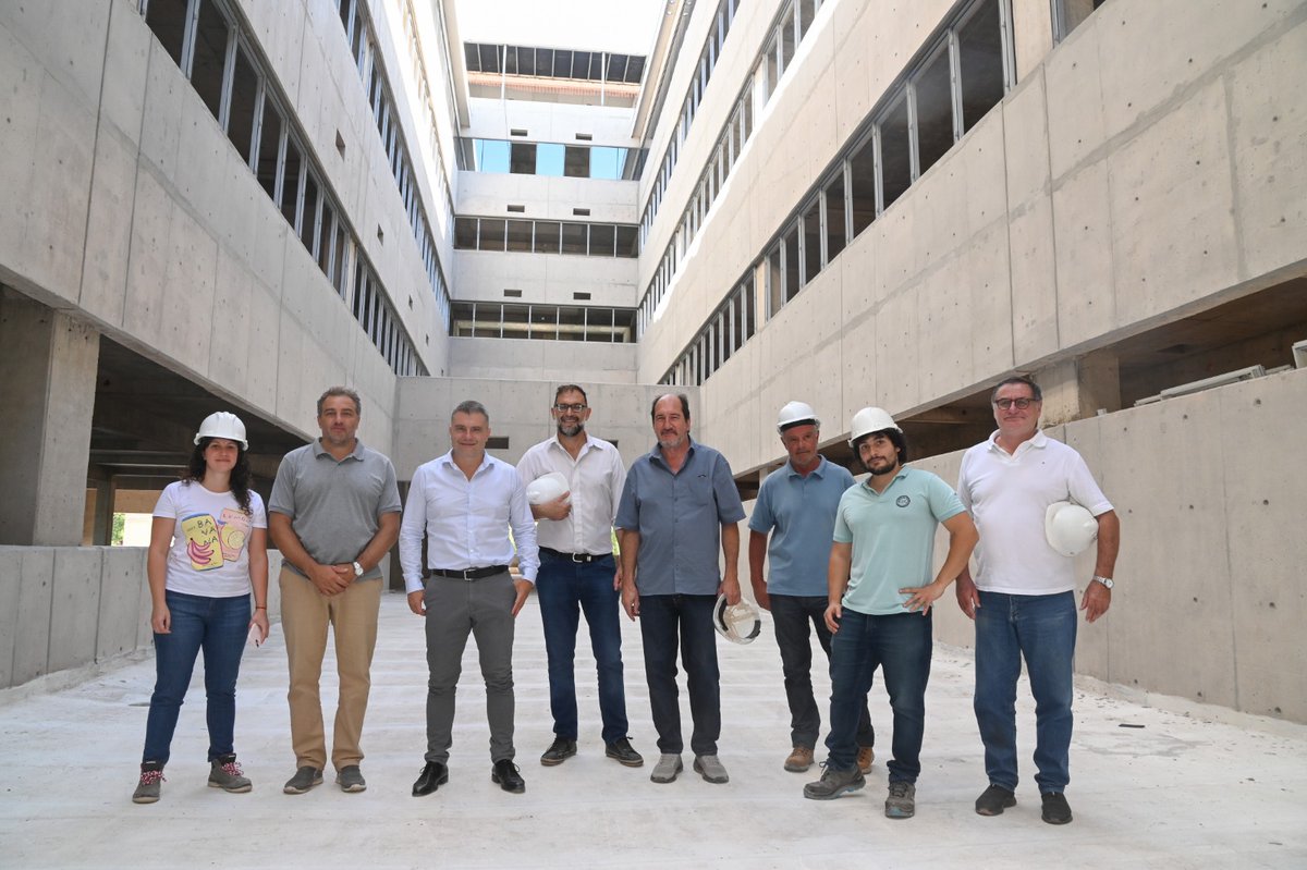 diegocostarelli's tweet photo. 🏥El nuevo Sanatorio de la Trinidad Mendoza está en Godoy Cruz y será una realidad. Visitamos esta gran obra de Galeno, que contará con 4 pisos y estará preparada para atender casos de alta complejidad médica. https://t.co/3SflwrzOKT