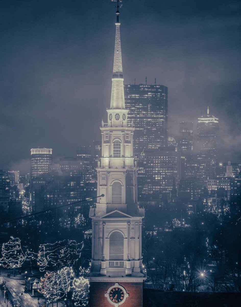 TheFreedomTrail's tweet photo. A misty and moody picture of Park Street Church…☁️ #FanPicFriday
📸: @worldfrommylens https://t.co/8fcMurTqEX