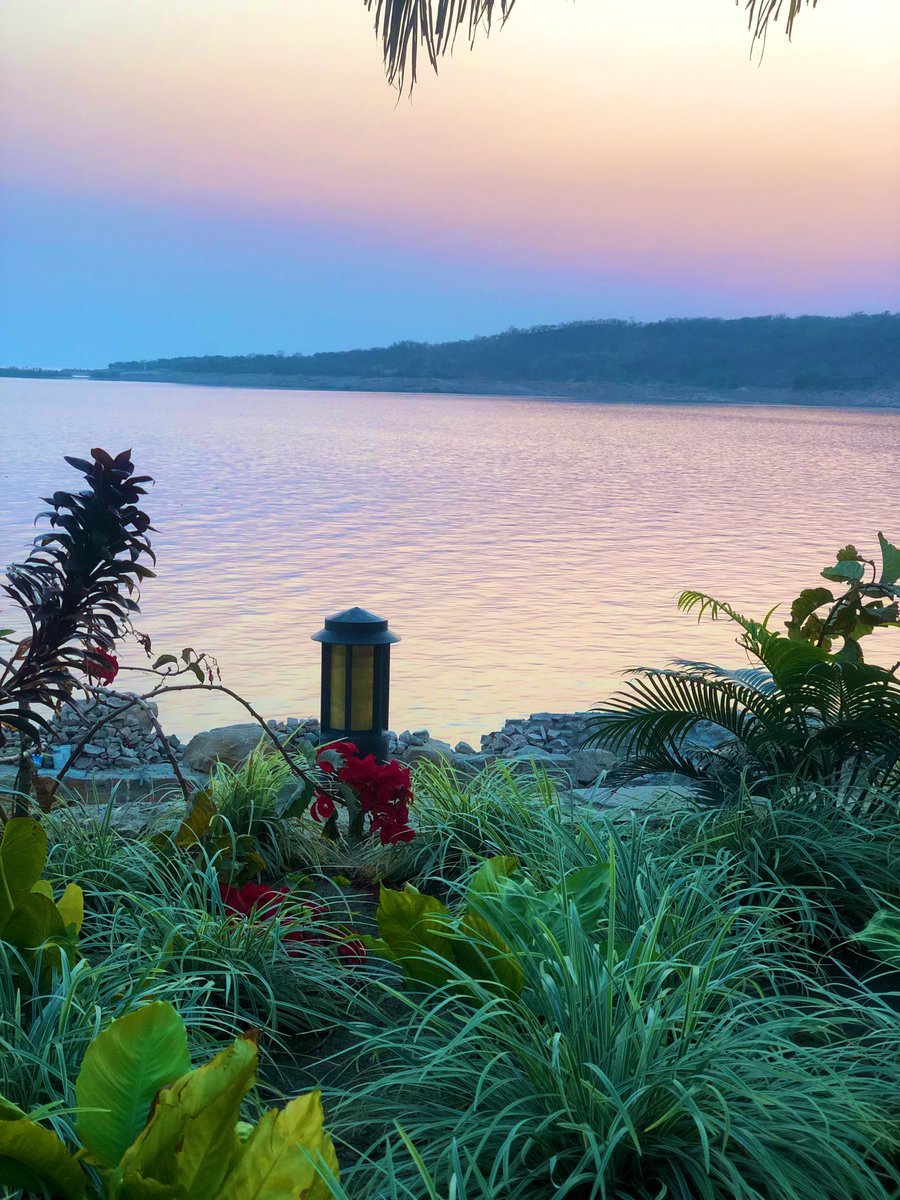 A photo that looks like a painting : Lake Kariba from 🇿🇲