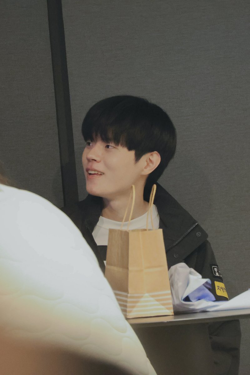 밥냥이 구경하는 알파카 #데프트 #Deft #김혁규