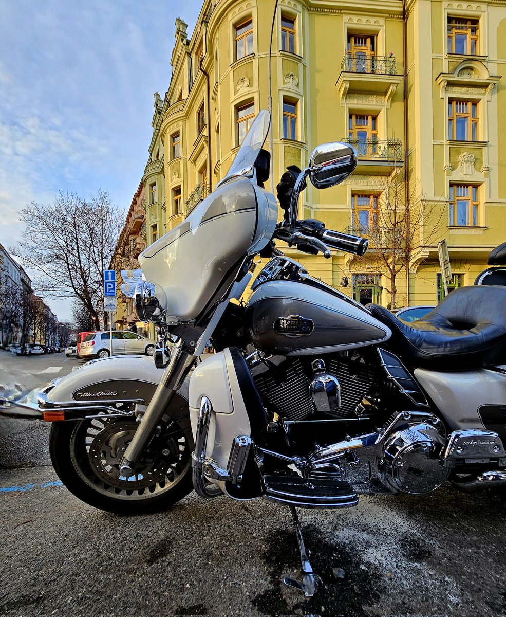 McJOHN_cz's tweet photo. A něco veselého na pátek.
Vytáhl jsme parník a propul městem. Stálo to za to. Prostě mám prima den.
#mh_cs_trip #unor https://t.co/WO4s0juT01