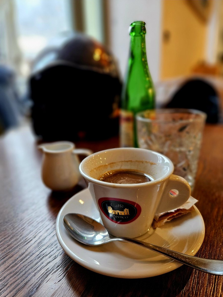 McJOHN_cz's tweet photo. A něco veselého na pátek.
Vytáhl jsme parník a propul městem. Stálo to za to. Prostě mám prima den.
#mh_cs_trip #unor https://t.co/WO4s0juT01