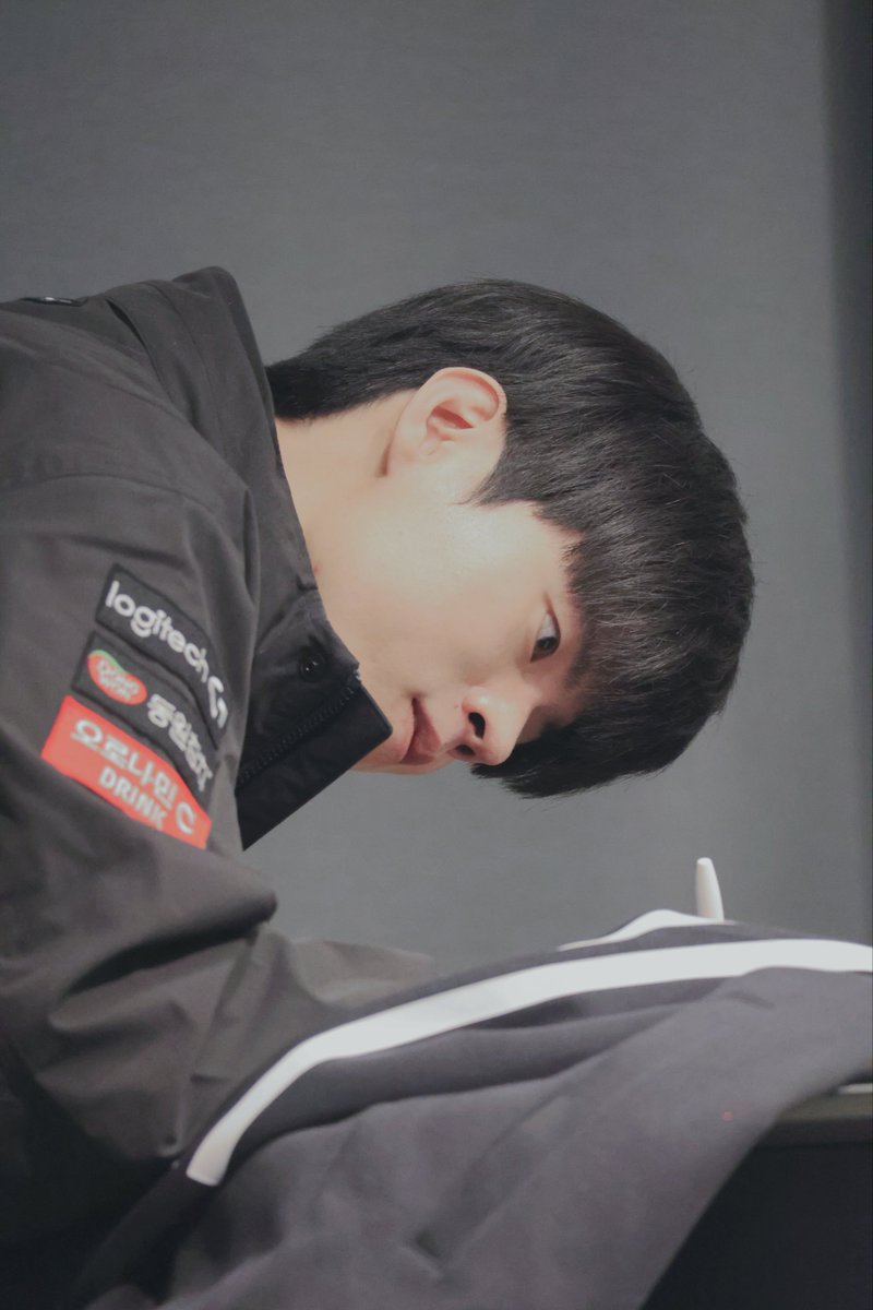 싸인에 집중한 얼굴 좋음 #데프트 #Deft #김혁규