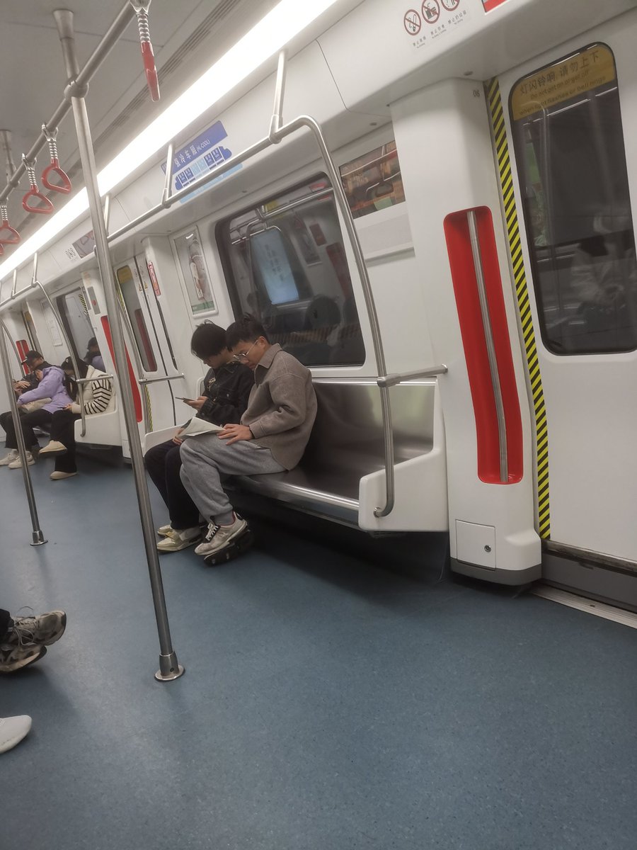 kyle98447690's tweet photo. 都是出双入对，看着羡慕 https://t.co/soDoTYW6Gd