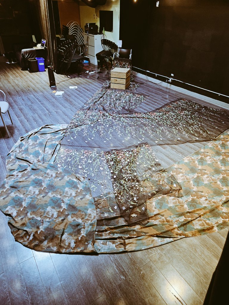 I'm acting like a props &amp; set designer today. 🤣🙏🏾Gettin' ready for ya Halifax! Catch ADDICTED @NeptuneTheatre March 12th- 24th. The magic is in the air! #addictedtheplay #StorytellingMagic #theatrelife #astheravenflies neptunetheatre.com/box-office/add…