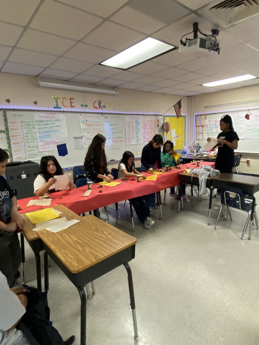 DinaAhm89407803's tweet photo. For The Reformation Era students are using coffee to create their manuscripts!! #readingcanbefun https://t.co/oeSvxQjKND