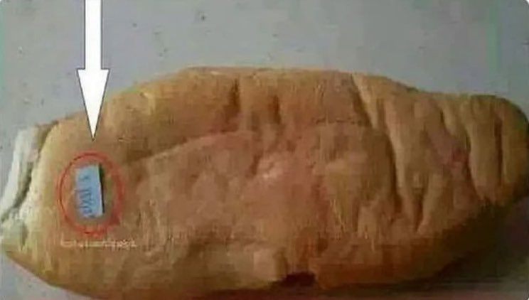 trendvideolarx's tweet photo. Bir zamanların akıllara zarar uygulamalarından ekmeğe etiket yapıştırmak. https://t.co/dAQ2dhVBNW