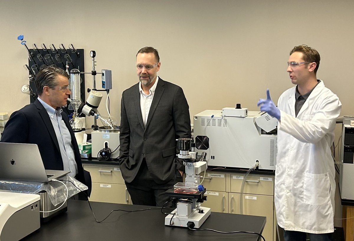 SenToddYoung's tweet image. I visited @Neurodon’s lab in Crown Point.

Indiana’s life sciences industry is growing and many life-saving treatments are being #MadeinIndiana by Hoosier workers.