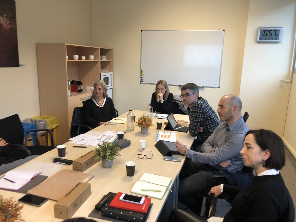 uvic_cife's tweet photo. Els vicerectorats de professorat, d’ordenació acadèmica i el @uvic_cife hem visitat l’@ice_upv. Una productiva trobada on hem conegut com treballen el desenvolupament professional docent,la innovació educativa i la recerca en educació amb el seu PDI. Molt agraïts per l’acollida! https://t.co/McogLJlDvb