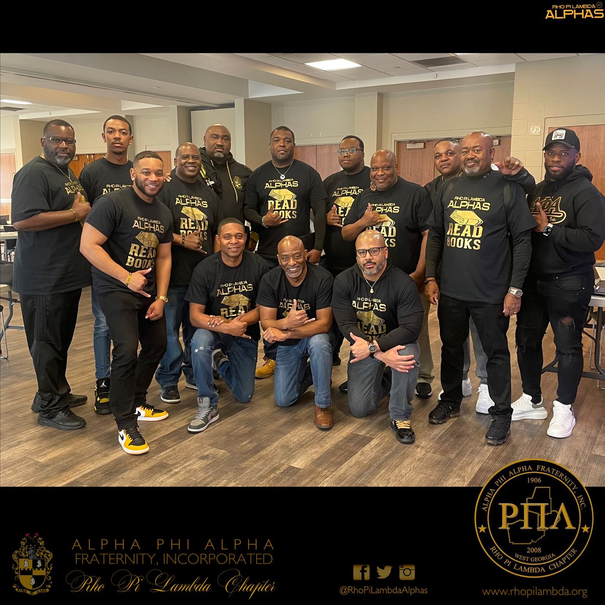 RPL1906's tweet photo. #FratFlashbackFridays
🎞️ #BlackHistoryBookClub |  ©️FEB102024

Rho Pi Lambda Alphas spotted hosting a one-day “Alpha Black History Month Book Club” w/ High School aged young men.  The Book Club read “Long Way Down” by Author Jason Reynolds

#RhoPiLambdaAlphasReadBooks 
_____
#ΑΦΑ https://t.co/m1MCbWlkka