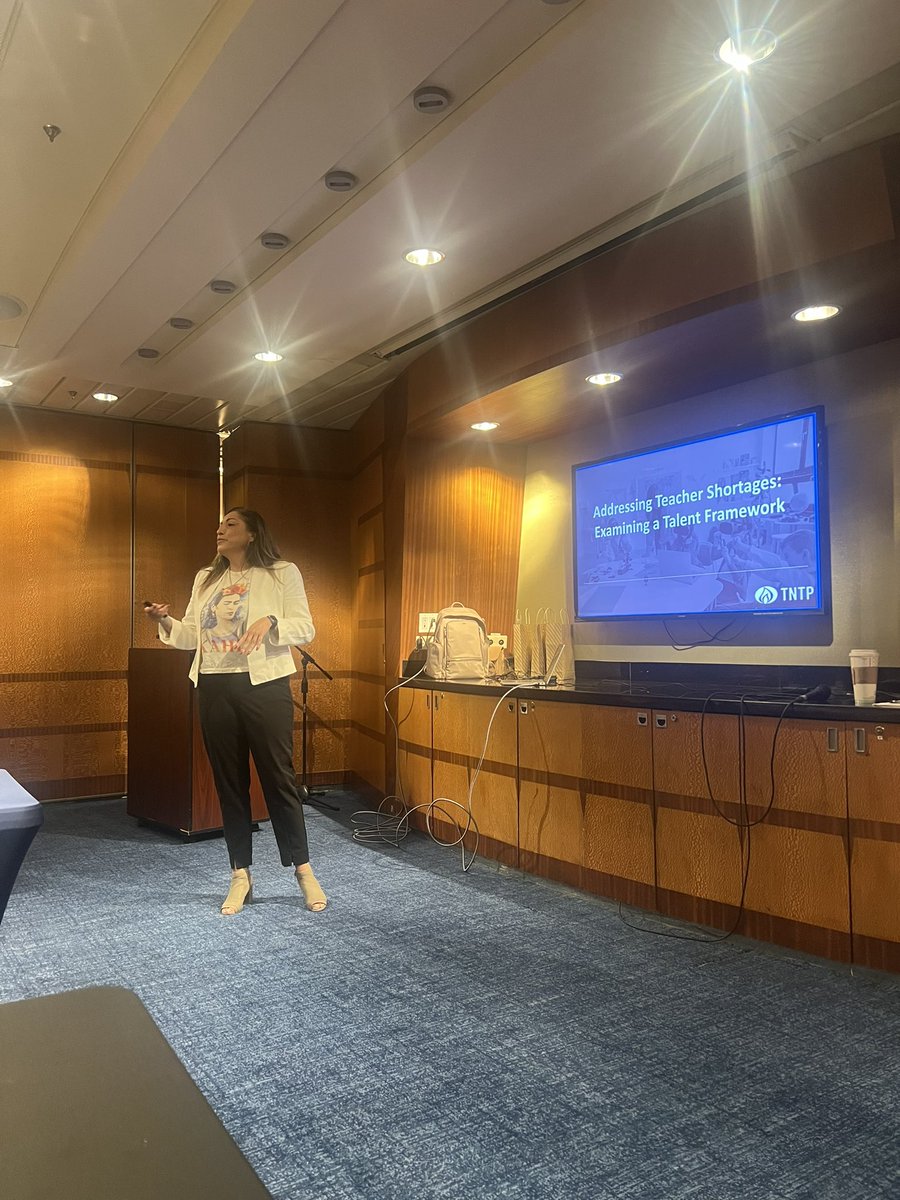 DrETontheBorder's tweet photo. Learning at sea from @ReynaTntp @CeciliaPaz11 @TNTP @Voyage2Innovate 🙌🙌💥🔥🐋🪼🐬🐟🐠 https://t.co/AB02MY7yzA