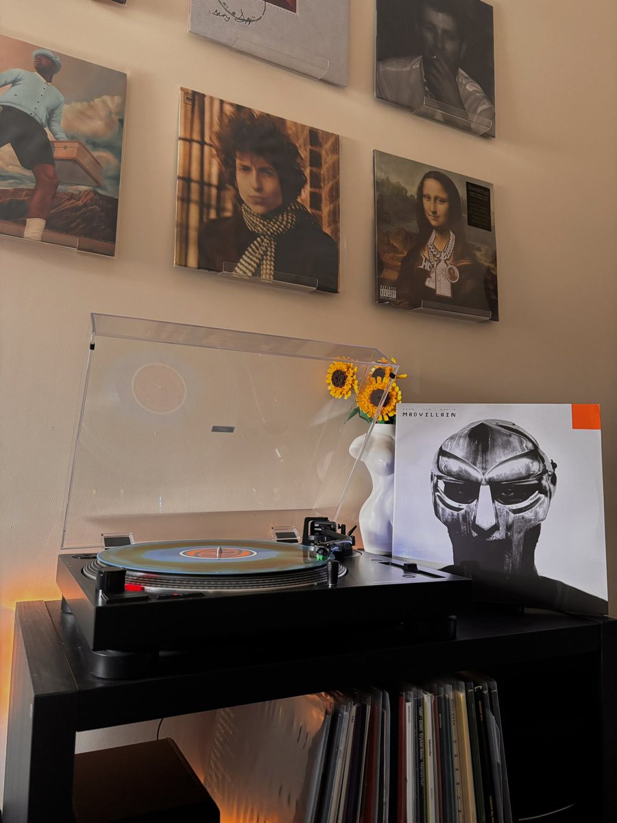 ghostfishkillah's tweet photo. living off borrowed time, the clock tick faster https://t.co/jNAocjyT0C