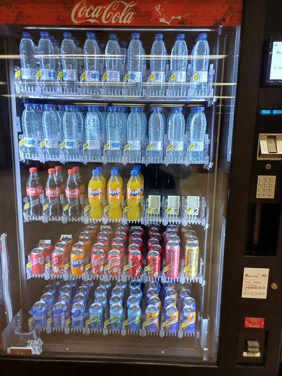 meryegea's tweet photo. En nuestros hospitales ya tenemos la opción de fruta y también la opción de tener arritmias si bebes lo que no sabes.
Las bebidas energéticas deberían estar prohibidas @SanidadeXunta 
Qué opinas @CardioAPFerrol #CardioJefa @MarzoaRaquel @amicorferrol @carpydia ? https://t.co/qrAxsmYofz