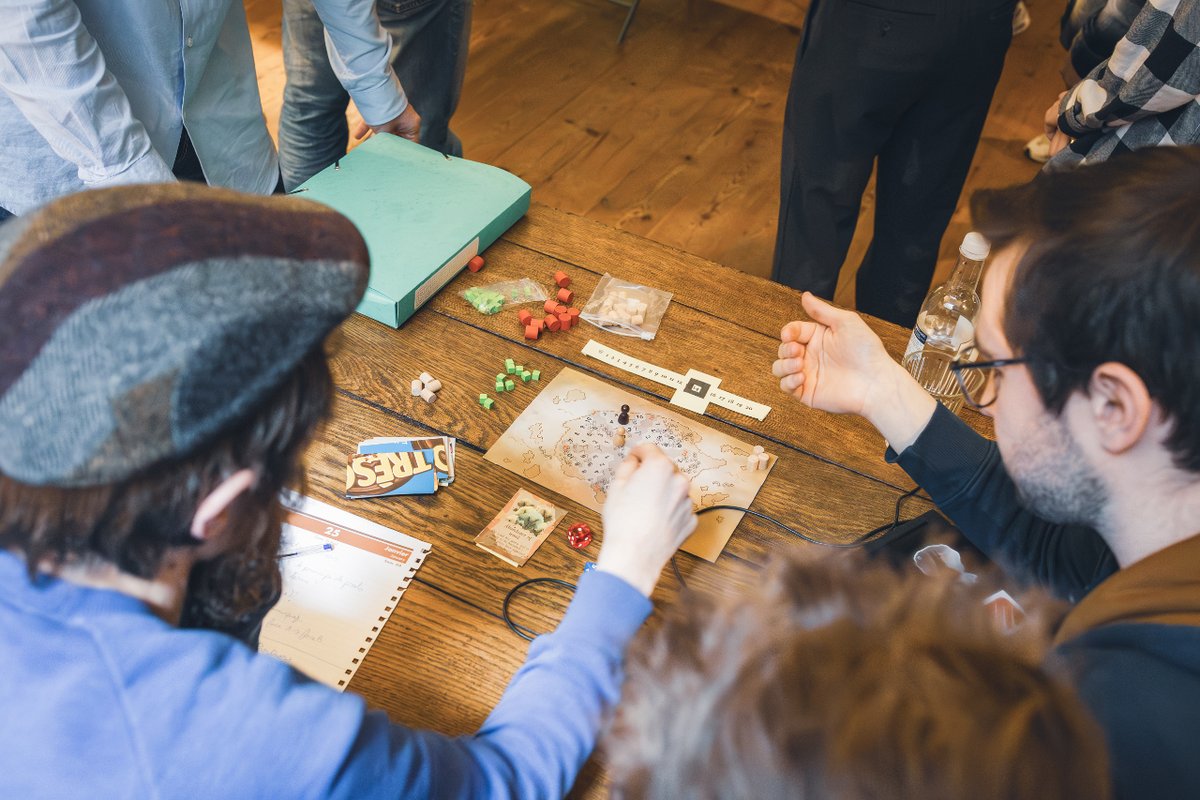 LaHordeTech's tweet photo. 🎮 Présentation de « Escape from the Chains » créé par le groupe de Alexis, Gael, Jean-Baptiste, Anaïs, Adao, Nohlan et Lukas. Merci au jury composé par Paul, Maxime, Guillaume D et Vincent. 🎲
#gamedev #bordeaux #jeuxvidéo #lahorde #devschool #programmation #gaming https://t.co/OADp54cxdk