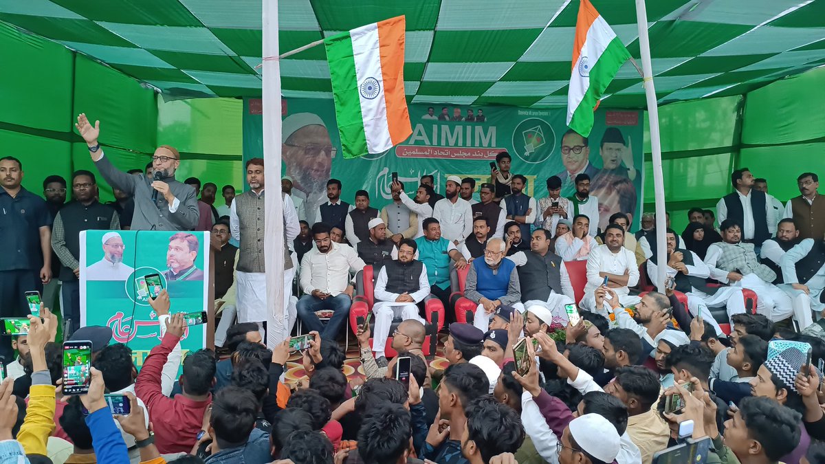 AIMIMmariahu's tweet photo. बिहार के ठाकुरगंज विधानसभा में हुई बैरिस्टर @asadowaisi की विशाल जनसभा की खास झलकियां। इस मौके पर @AIMIM_Bihar1 अध्यक्ष,अमौर विधायक @Akhtaruliman5 AIMIM बिहार प्रभारी व नामपल्ली (हैदराबाद) विधायक @Md_MajidHussain, राष्ट्रीय प्रवक्ता @AadilHasanAdv1 और अन्य कार्यकर्ता मौजूद थे। https://t.co/cGDgFoV6Tu
