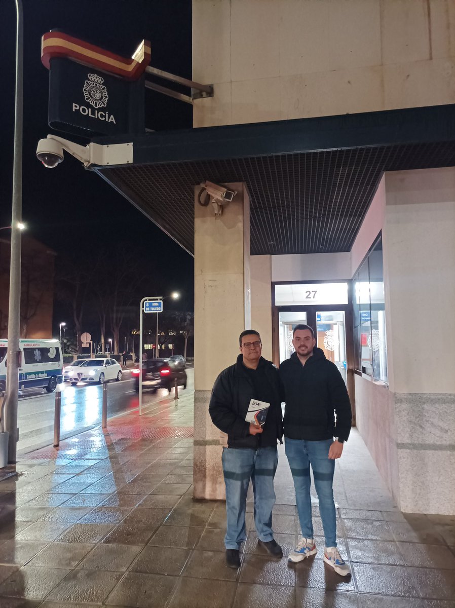 EYAPolicia's tweet photo. Qué es el conflicto colectivo? Toda la información pertinente llegó ayer jueves también a la Comisaría Provincial de #CiudadReal y Talavera de la Reina #Toledo #EquiparacionYa #FFCCSE #ProfesionDeRiesgoYa https://t.co/o8Mr1HJXjz